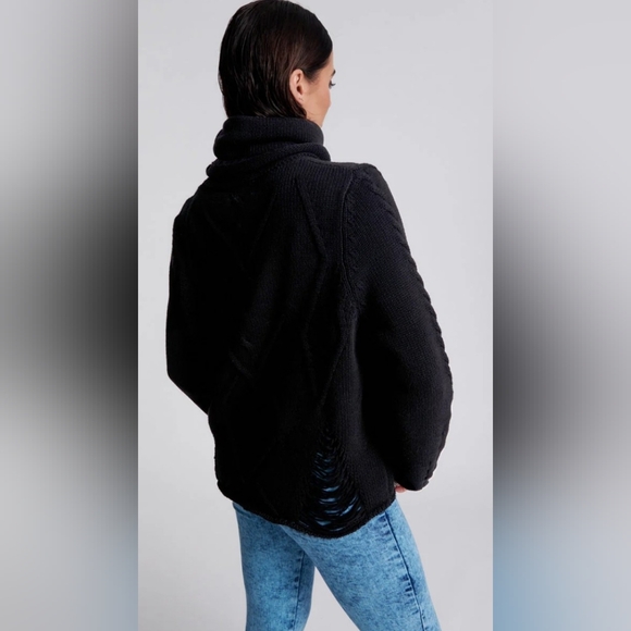 ONE TEASPOON LADDERED ROLL NECK SWEATER IN BLACK - Picture 4 of 6